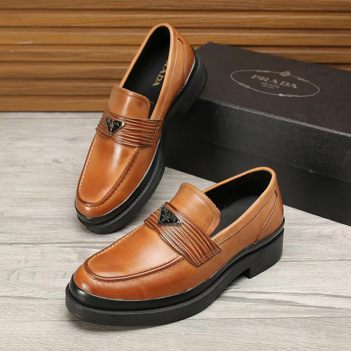 Men's shoes 💰540 💰💰🎩🎩【Prada】Counter 1:1⬆️original reproduction, absolute quality🆗Original outsole, high-quality imported rubber, wear-resistant and non-slip, never degummed, upper material: imported first-layer cowhide➕anti-slip foam outsole, official website material, lining material: water-dyed leather lining, 3 colors available! Code number 38-45